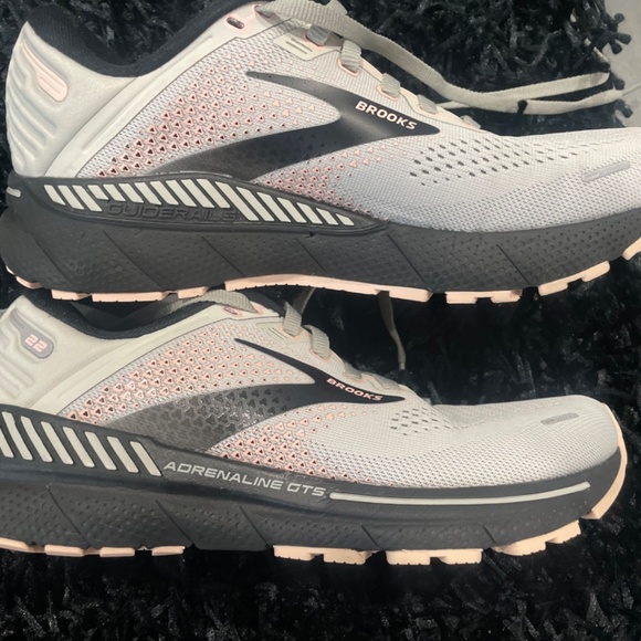 Brooks adrenaline gts 22 size 7.5 - Picture 2 of 7